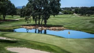 There are beautiful golf courses everywhere, Photo: Edewaa Foster / Unsplash