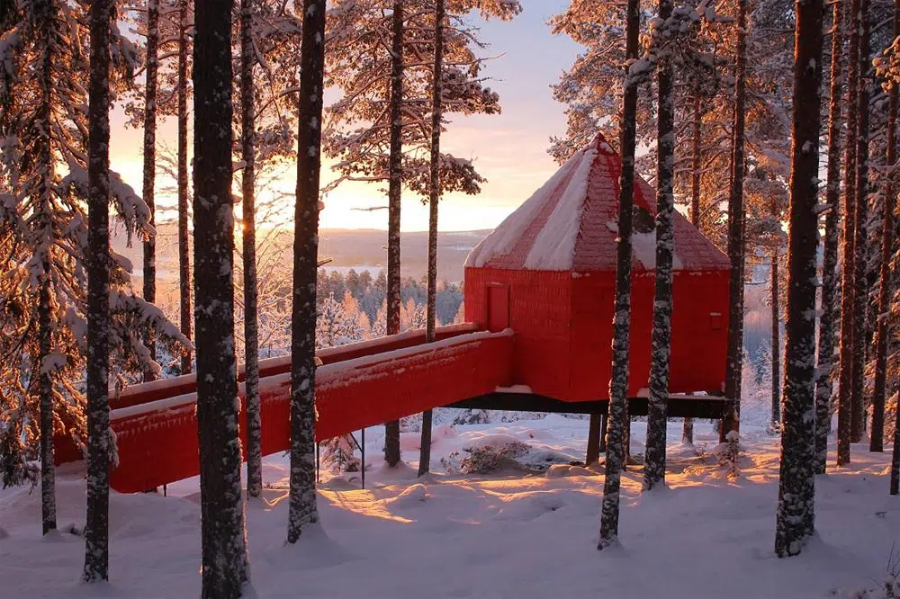 Red instead of blue: "The Blue Cone", Photo: Treehotel
