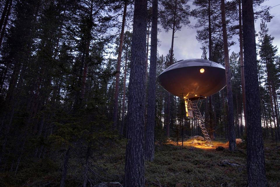 Enjoy the starry sky indoors and outdoors in the "UFO", Photo: Treehotel
