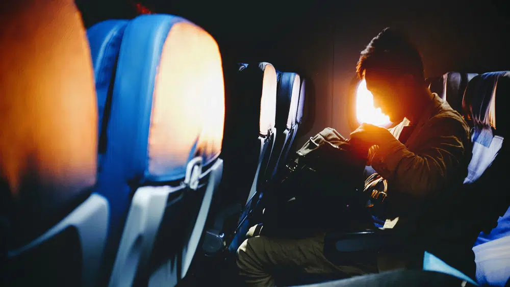 Hand luggage in the cabin - the most important things always with you, Photo: Bambi Corro / Unsplash