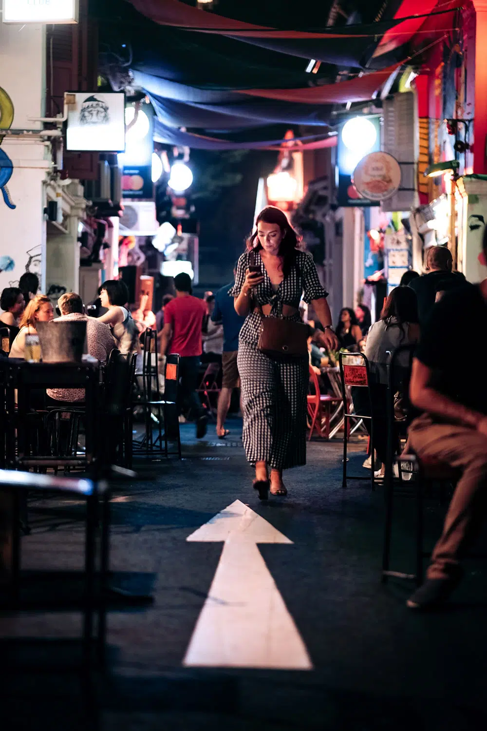 Walking through the Arab Street. Photo: Christian Chen / Unsplash
