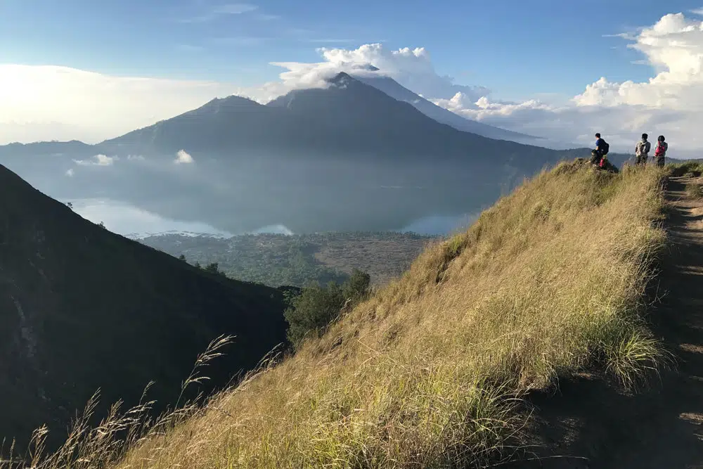 The beautiful mountains of Bali. Photo: LA khai-way / Unsplash