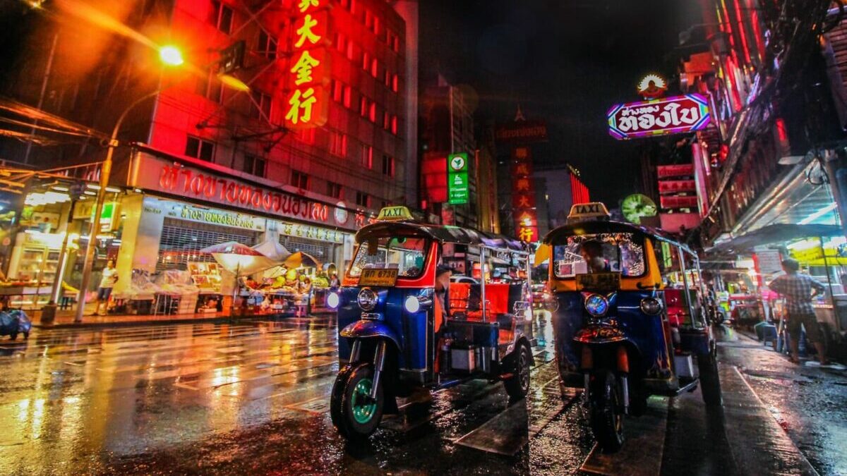 Bangkok at night. Photo: Florian Wehde / Unsplash
