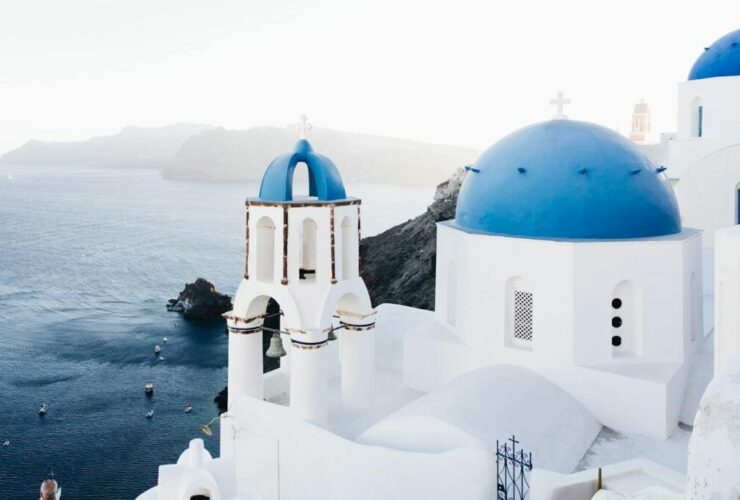 Santorini and some blue roofs, Photo: Jonathan Gallegos / Unsplash