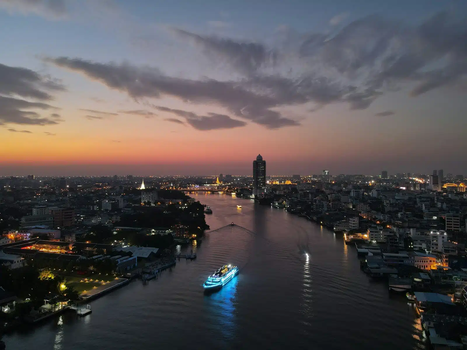 Chao Praya Dinner Cruise, Photo: Flowdzine Creativity / Unsplash