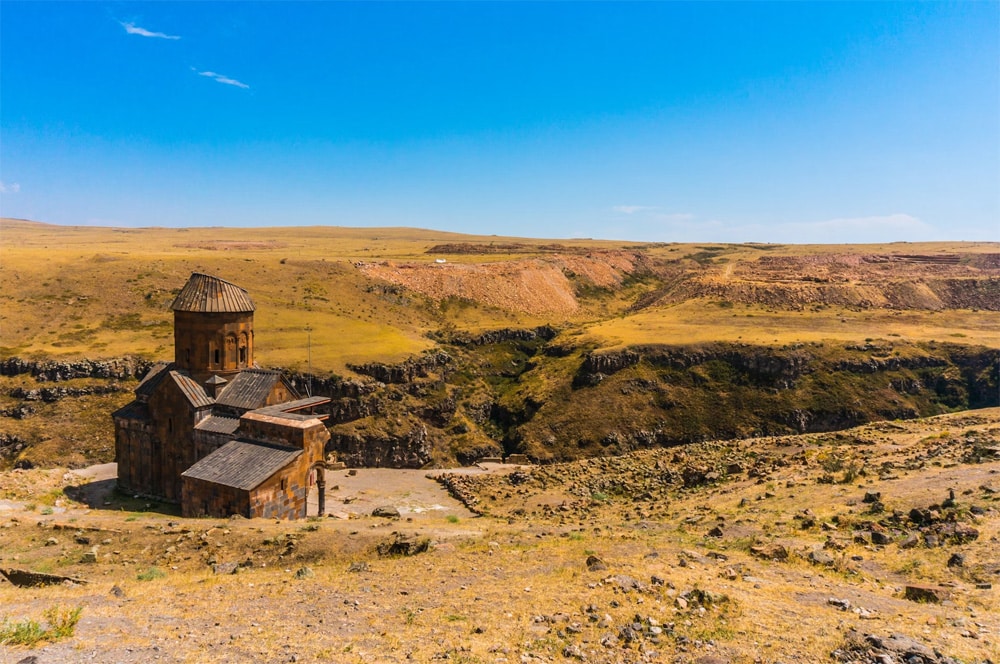 Building in Ani, Photo: Huseyin Kaya / Unsplash