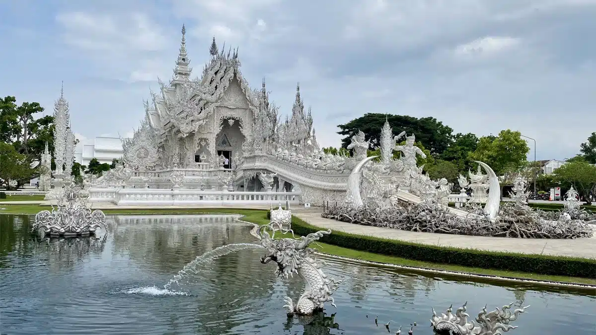 Respectful temple visits in Thailand: all the rules and background in detail