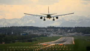 Why do planes almost always land into the wind? 2 Landing approach, photo: Pascal Meier / Unsplash