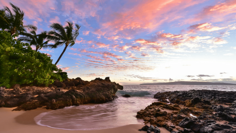 Beach on Maui, Photo: Zetong Li / Unsplash