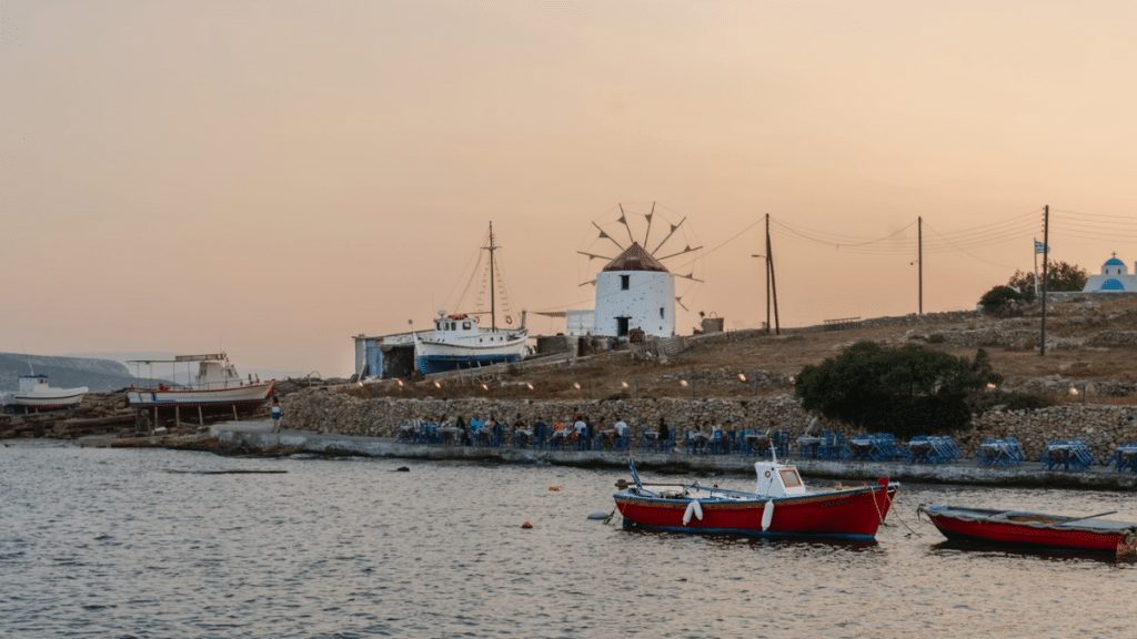 Discover the other Greek islands, photo: Rania Samara / Unsplash